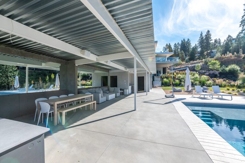 Modern Lakeview Villa with Private Pool - Naramata, Canada