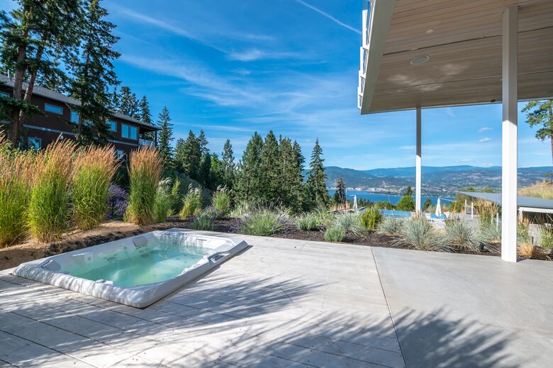 Modern Lakeview Villa with Private Pool - Naramata, Canada