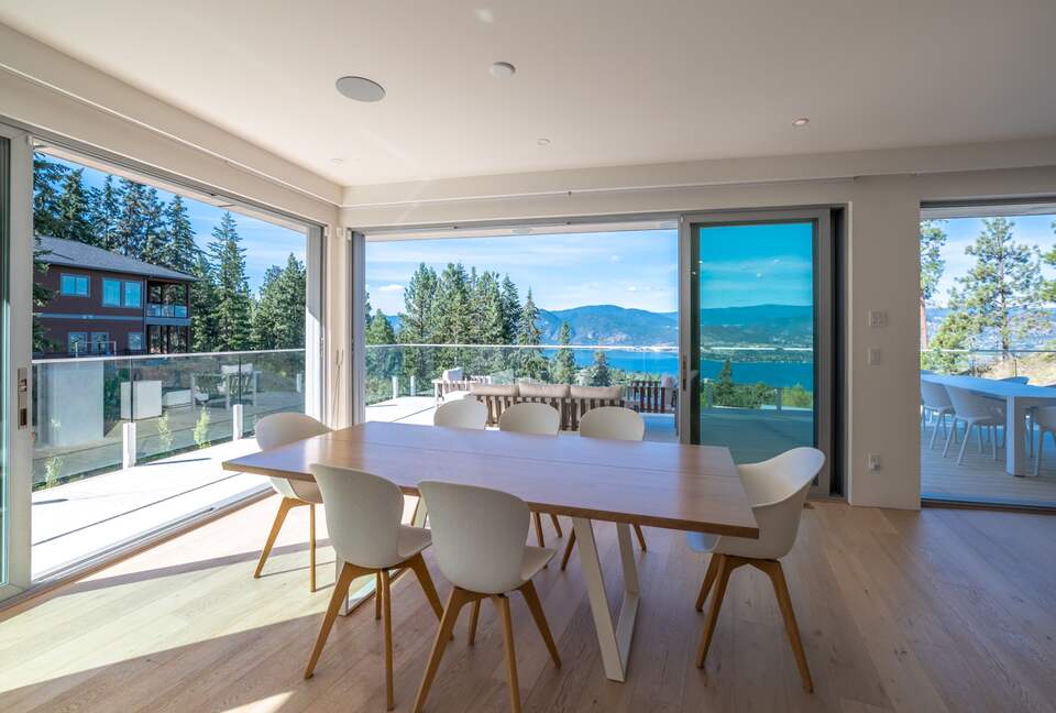 Modern Lakeview Villa with Private Pool - Naramata, Canada