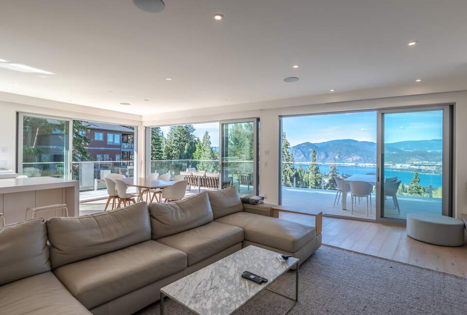 Modern Lakeview Villa with Private Pool - Naramata, Canada