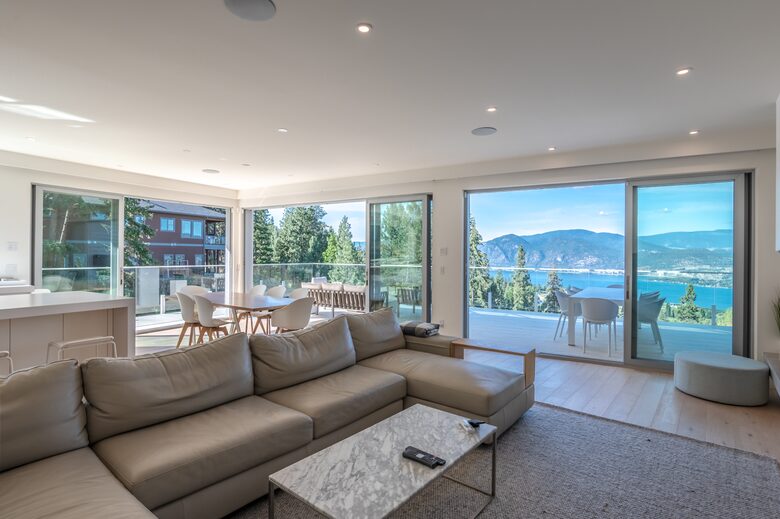 Modern Lakeview Villa with Private Pool - Naramata, Canada