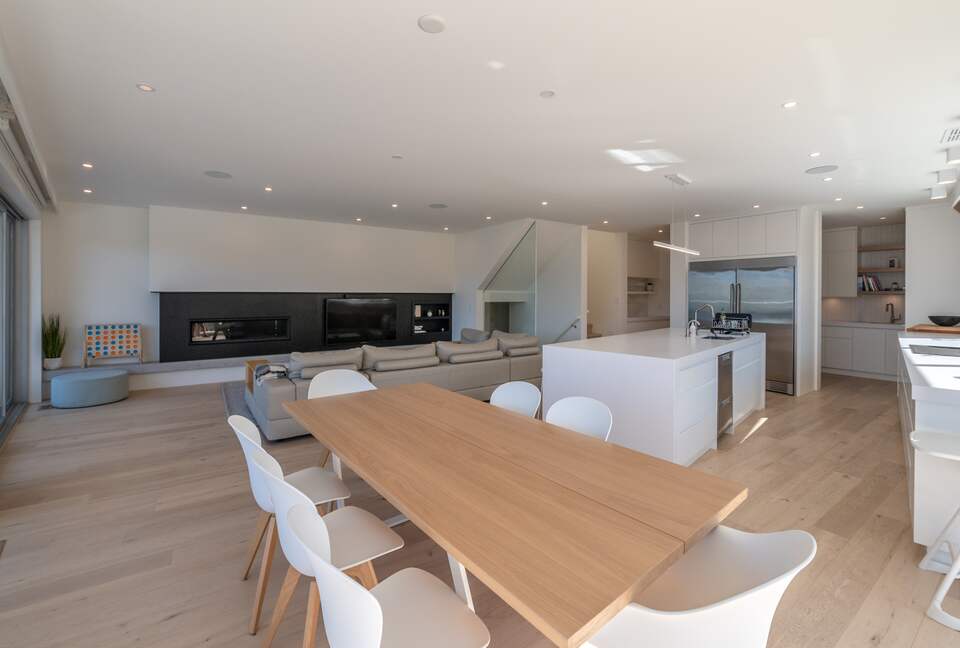 Modern Lakeview Villa with Private Pool - Naramata, Canada