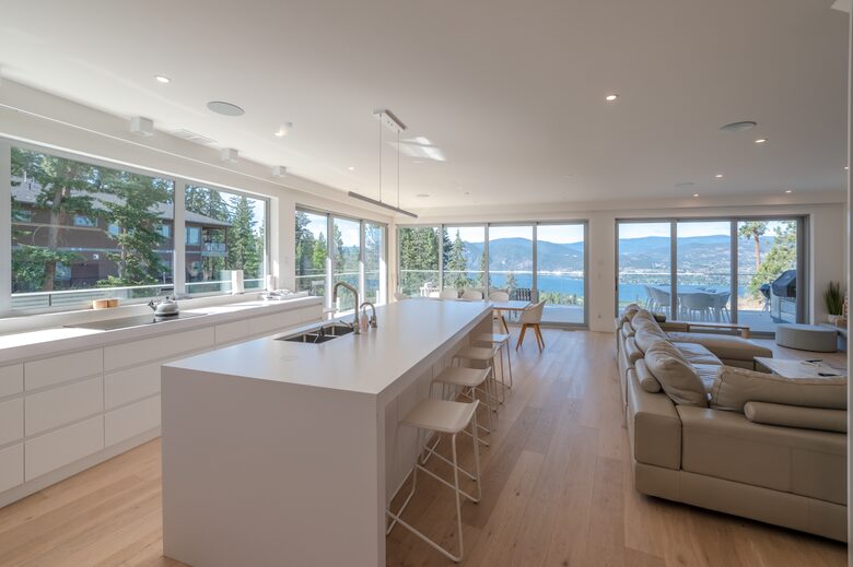Modern Lakeview Villa with Private Pool - Naramata, Canada