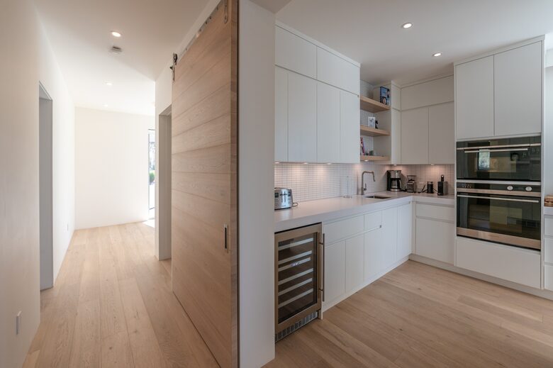 Modern Lakeview Villa with Private Pool - Naramata, Canada