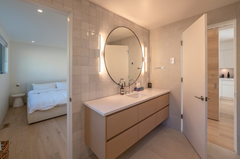 Modern Lakeview Villa with Private Pool - Naramata, Canada