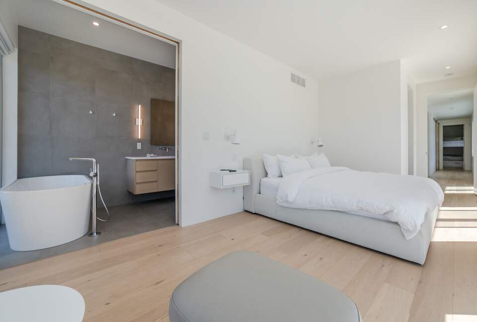 Modern Lakeview Villa with Private Pool - Naramata, Canada