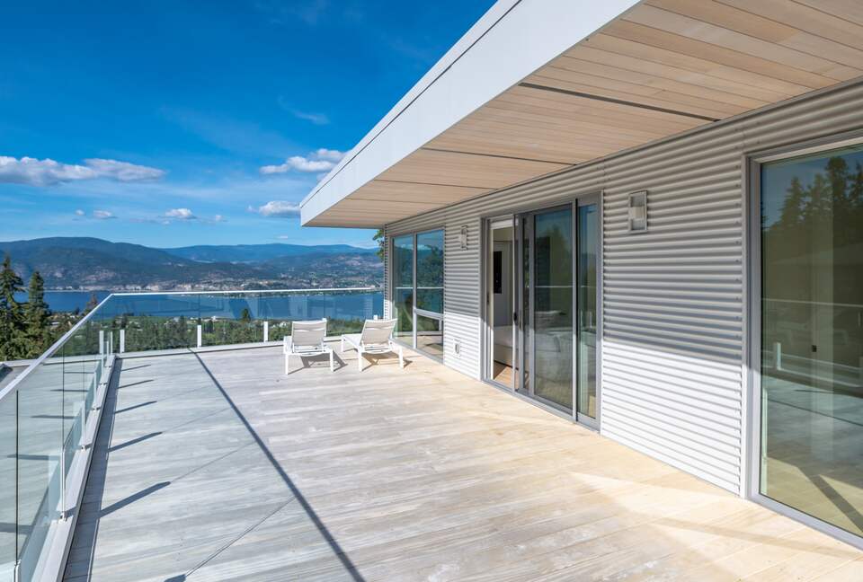 Modern Lakeview Villa with Private Pool - Naramata, Canada