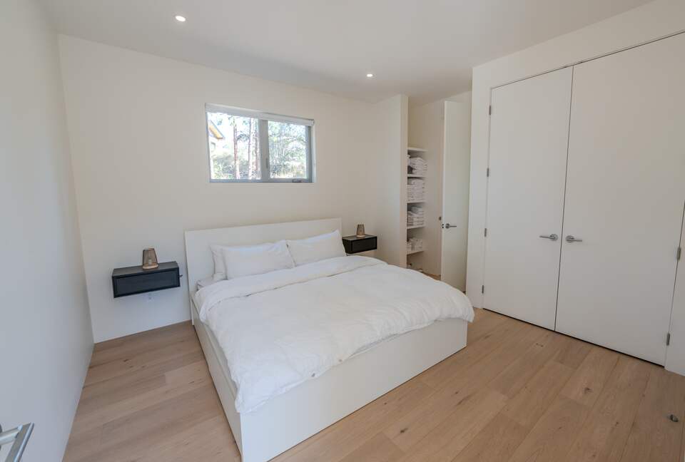 Modern Lakeview Villa with Private Pool - Naramata, Canada