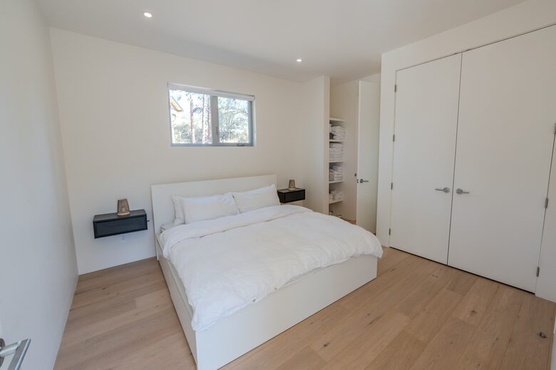 Modern Lakeview Villa with Private Pool - Naramata, Canada