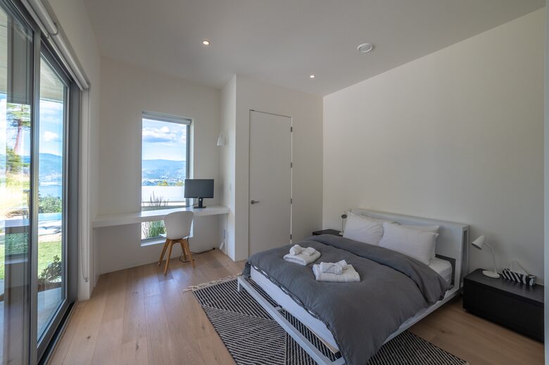 Modern Lakeview Villa with Private Pool - Naramata, Canada