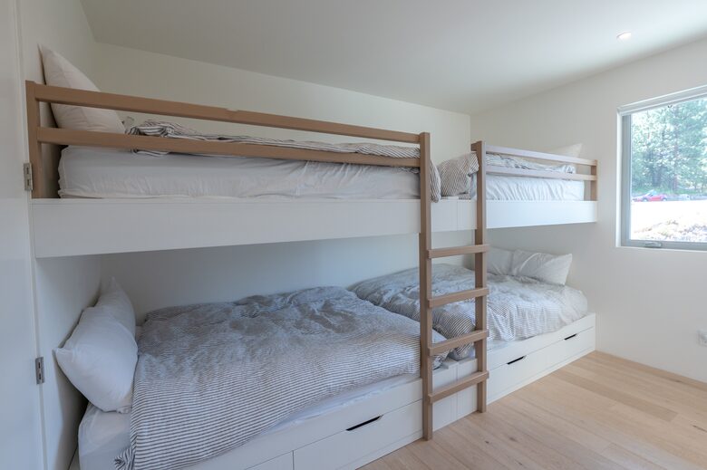 Modern Lakeview Villa with Private Pool - Naramata, Canada