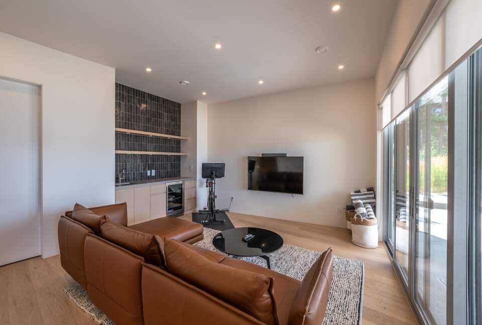 Modern Lakeview Villa with Private Pool - Naramata, Canada