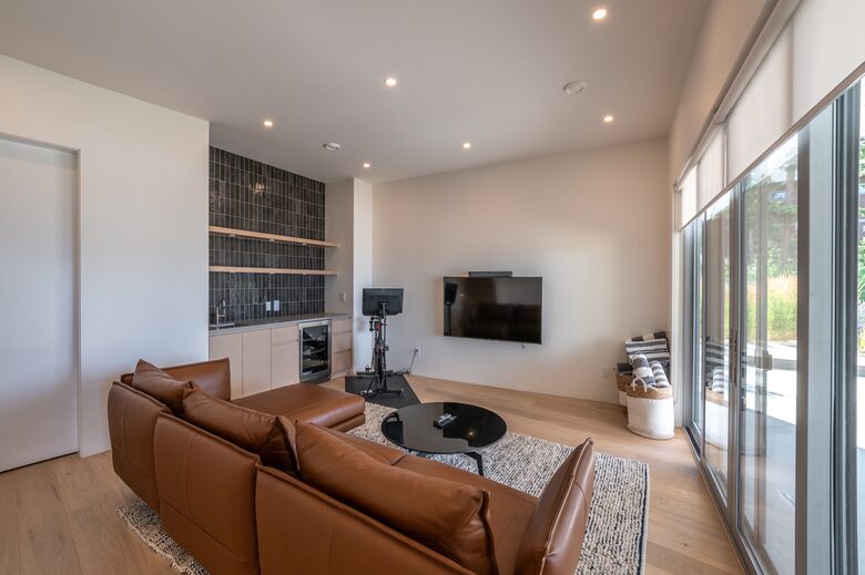 Modern Lakeview Villa with Private Pool - Naramata, Canada