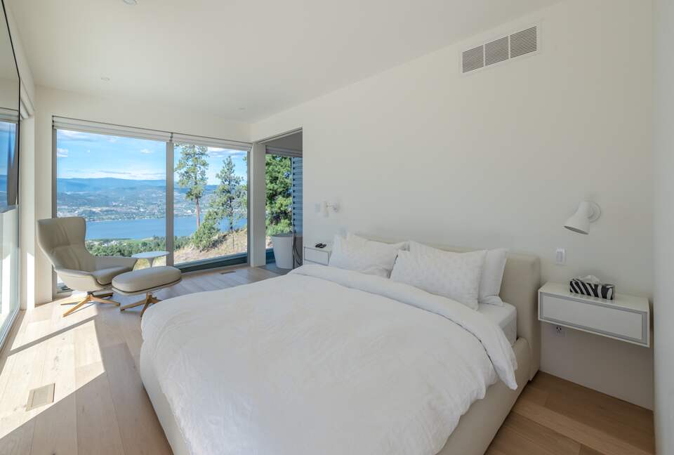 Modern Lakeview Villa with Private Pool - Naramata, Canada