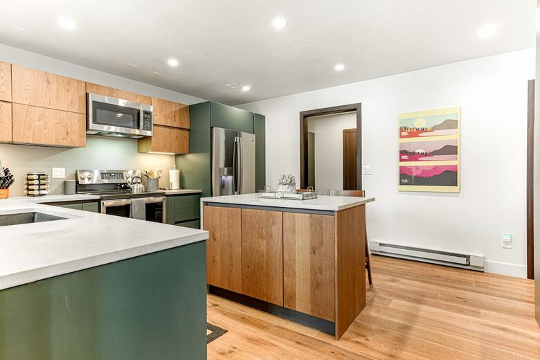 Modern 4BR Duplex | On Golf Course | Minutes to Beaver Creek + Vail - Avon, Colorado