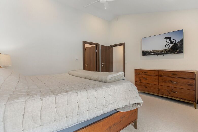 Modern 4BR Duplex | On Golf Course | Minutes to Beaver Creek + Vail - Avon, Colorado