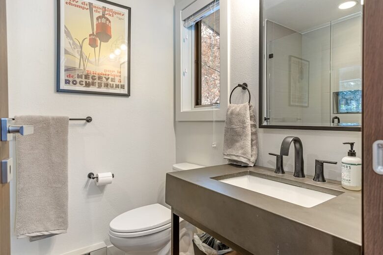 Modern 4BR Duplex | On Golf Course | Minutes to Beaver Creek + Vail - Avon, Colorado