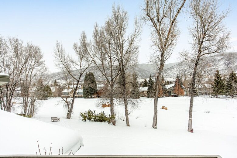 Modern 4BR Duplex | On Golf Course | Minutes to Beaver Creek + Vail - Avon, Colorado