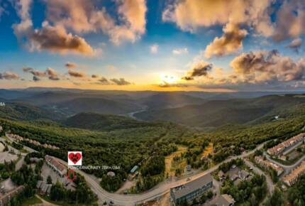 Powder Monkey Ski Out and Pet Friendly! - Snowshoe, West Virginia