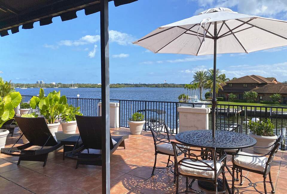 Penthouse *5* on the Water - Vero Beach, Florida