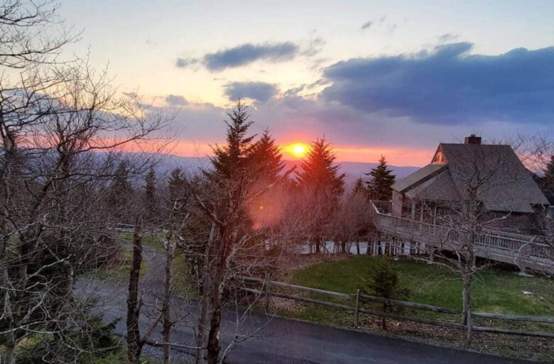 Black Bear Luxury Townhome with Private Hot Tub - Snowshoe, West Virginia