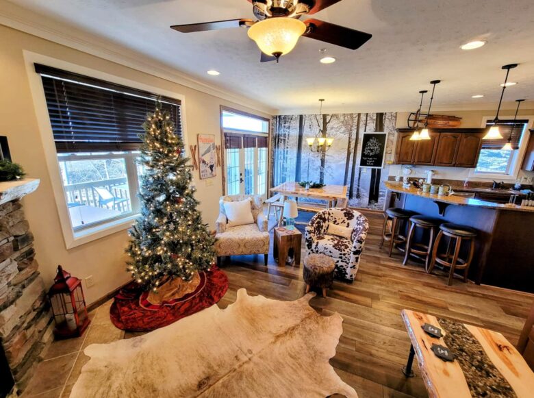Black Bear Luxury Townhome with Private Hot Tub - Snowshoe, West Virginia