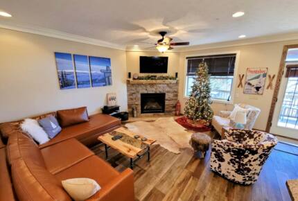 Black Bear Luxury Townhome with Private Hot Tub - Snowshoe, West Virginia