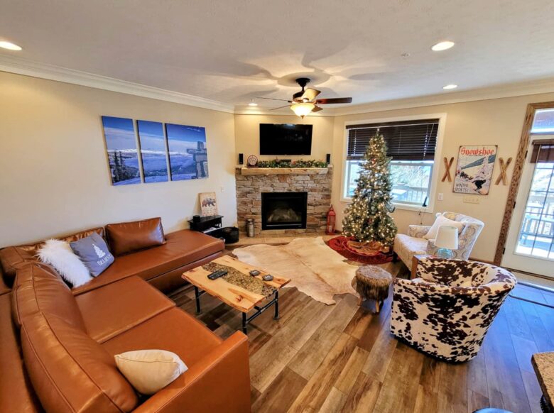 Black Bear Luxury Townhome with Private Hot Tub - Snowshoe, West Virginia