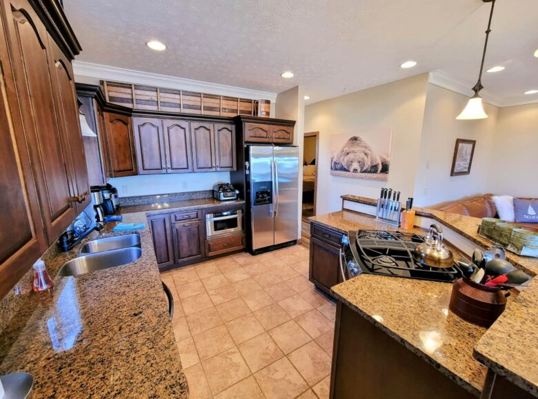 Black Bear Luxury Townhome with Private Hot Tub - Snowshoe, West Virginia