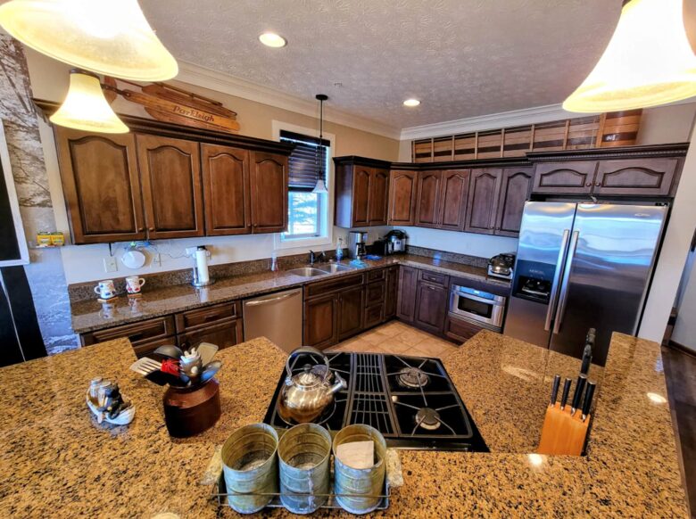 Black Bear Luxury Townhome with Private Hot Tub - Snowshoe, West Virginia