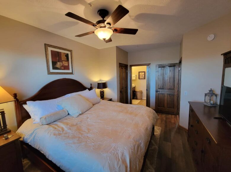 Black Bear Luxury Townhome with Private Hot Tub - Snowshoe, West Virginia