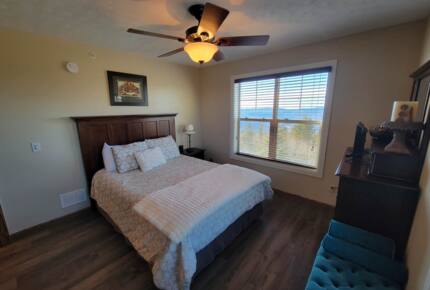 Black Bear Luxury Townhome with Private Hot Tub - Snowshoe, West Virginia