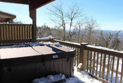 Black Bear Luxury Townhome with Private Hot Tub - Snowshoe, West Virginia