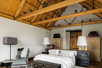 Master room. King bed.