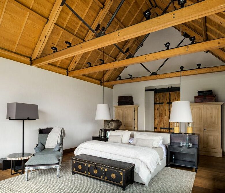 Master room. King bed.