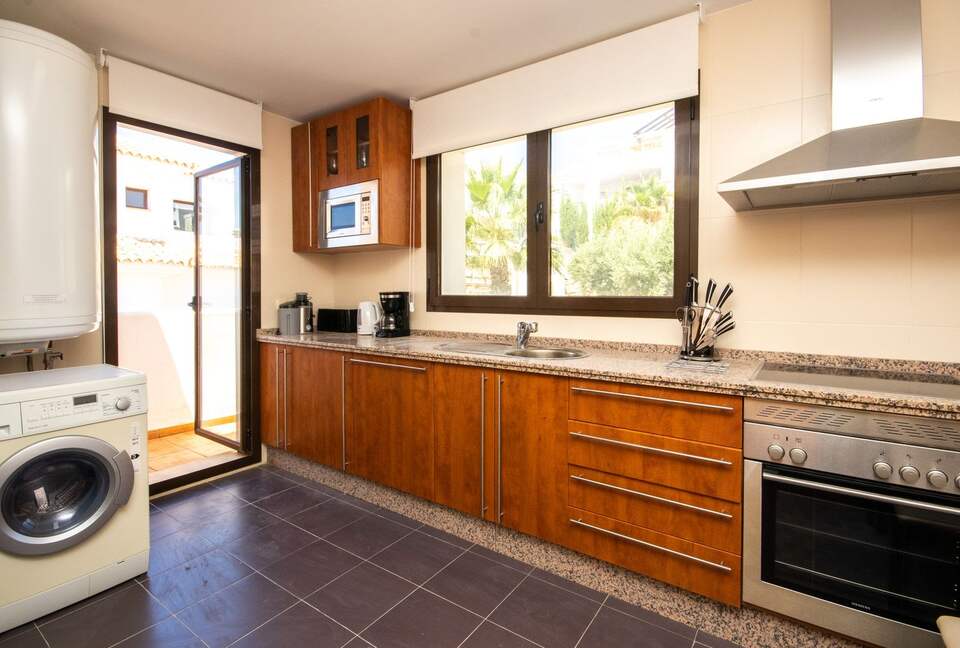 Well equipped kitchen with hi-end appliances and washer/dryer