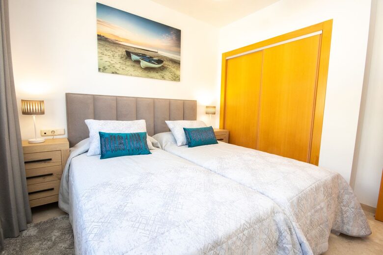 Third bedroom with twin beds convertible to another king bed