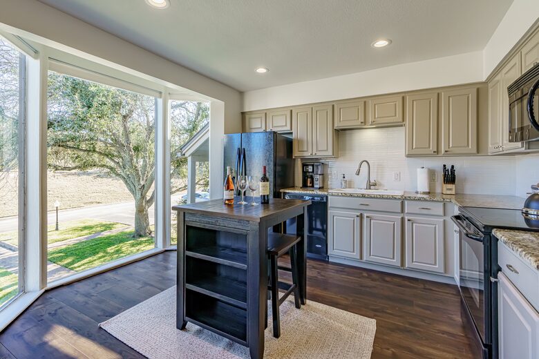 Peaceful Retreat near Lake Travis - Lakeway, Texas