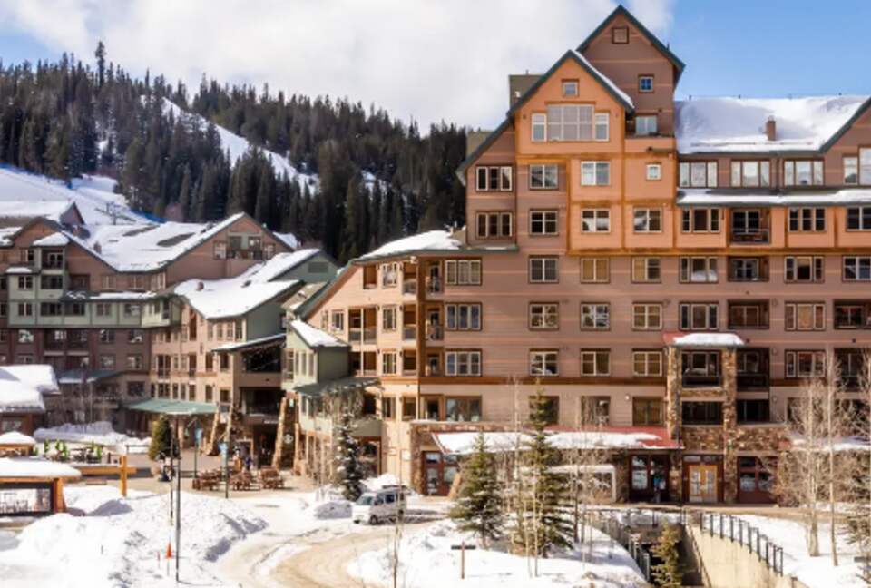 Zephyr Mountain Lodge Winter