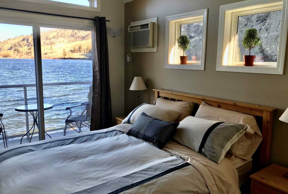 Wine Country Lakeside Retreat with private beach, rock climbing, wine tours, and more | Two Residences - Oliver, Canada