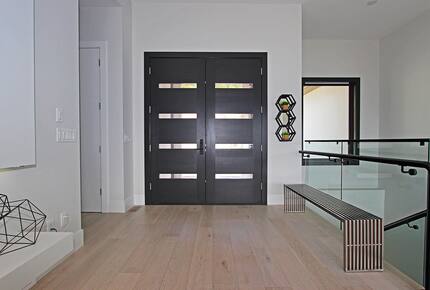 Lake View Residence with Hot Tub & Pool overlooking Okanagan Lake - West Kelowna, Canada