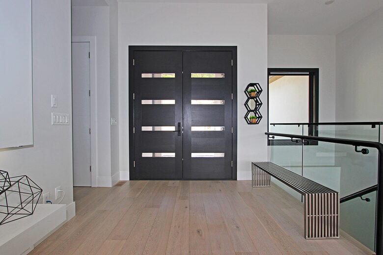 Lake View Residence with Hot Tub & Pool overlooking Okanagan Lake - West Kelowna, Canada