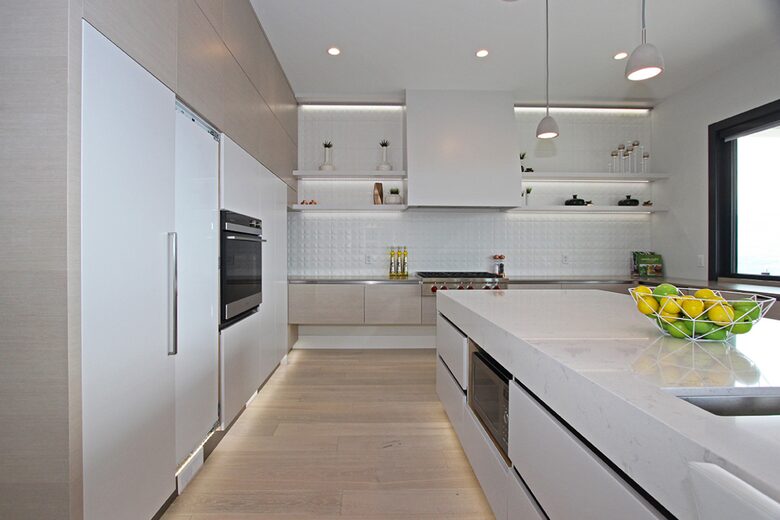 Lake View Residence with Hot Tub & Pool overlooking Okanagan Lake - West Kelowna, Canada