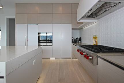 Lake View Residence with Hot Tub & Pool overlooking Okanagan Lake - West Kelowna, Canada