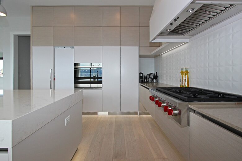 Lake View Residence with Hot Tub & Pool overlooking Okanagan Lake - West Kelowna, Canada