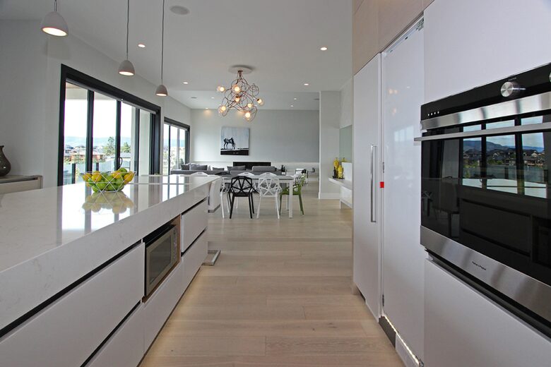 Lake View Residence with Hot Tub & Pool overlooking Okanagan Lake - West Kelowna, Canada