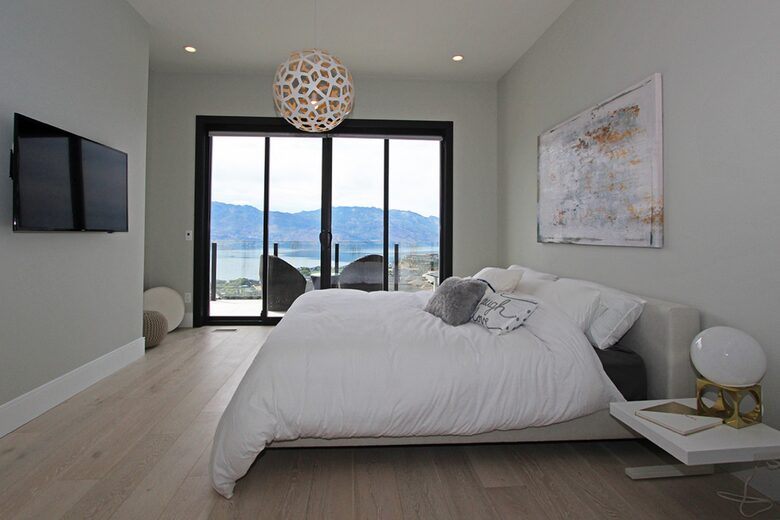 Lake View Residence with Hot Tub & Pool overlooking Okanagan Lake - West Kelowna, Canada