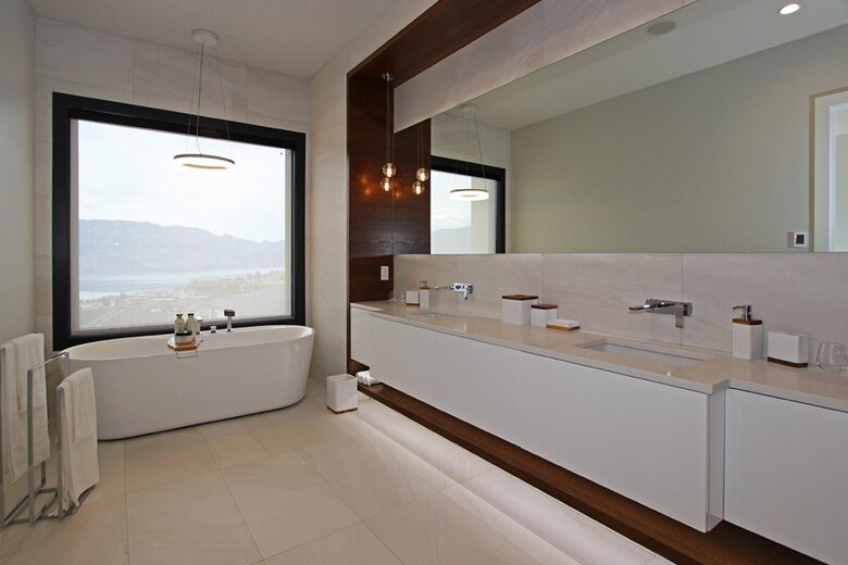 Lake View Residence with Hot Tub & Pool overlooking Okanagan Lake - West Kelowna, Canada