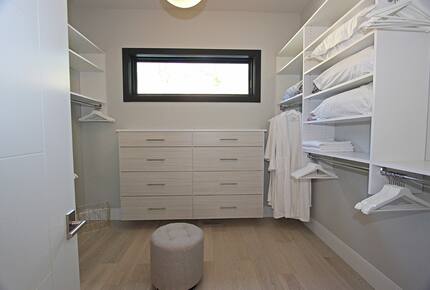 Lake View Residence with Hot Tub & Pool overlooking Okanagan Lake - West Kelowna, Canada