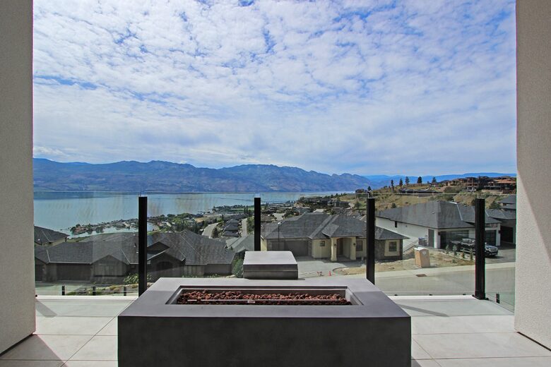 Lake View Residence with Hot Tub & Pool overlooking Okanagan Lake - West Kelowna, Canada